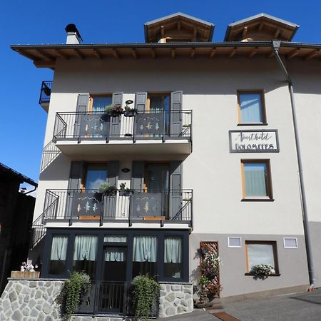 Aparthotel Dolomites Living&Relax Commezzadura Buitenkant foto