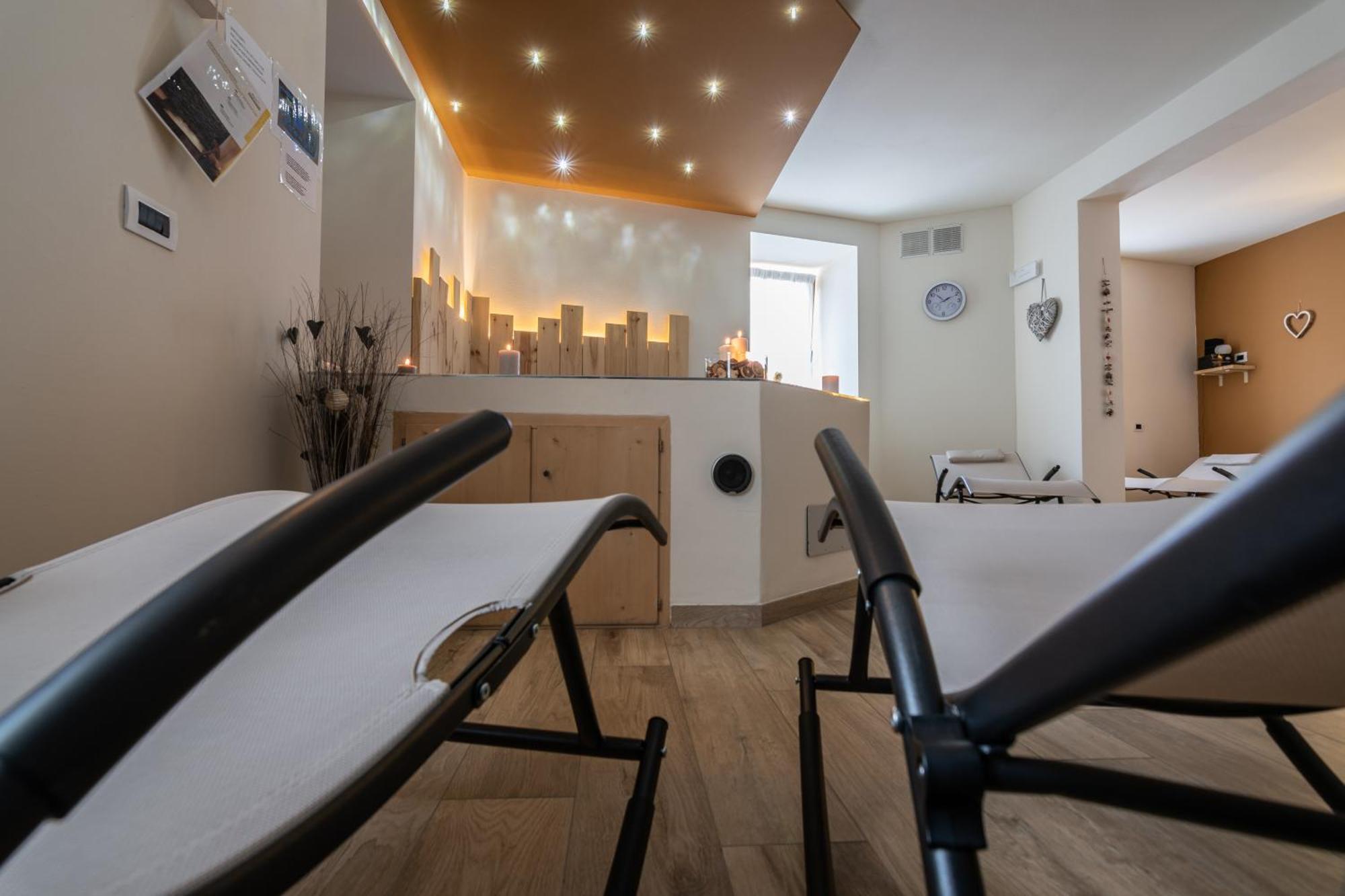 Aparthotel Dolomites Living&Relax Commezzadura Buitenkant foto