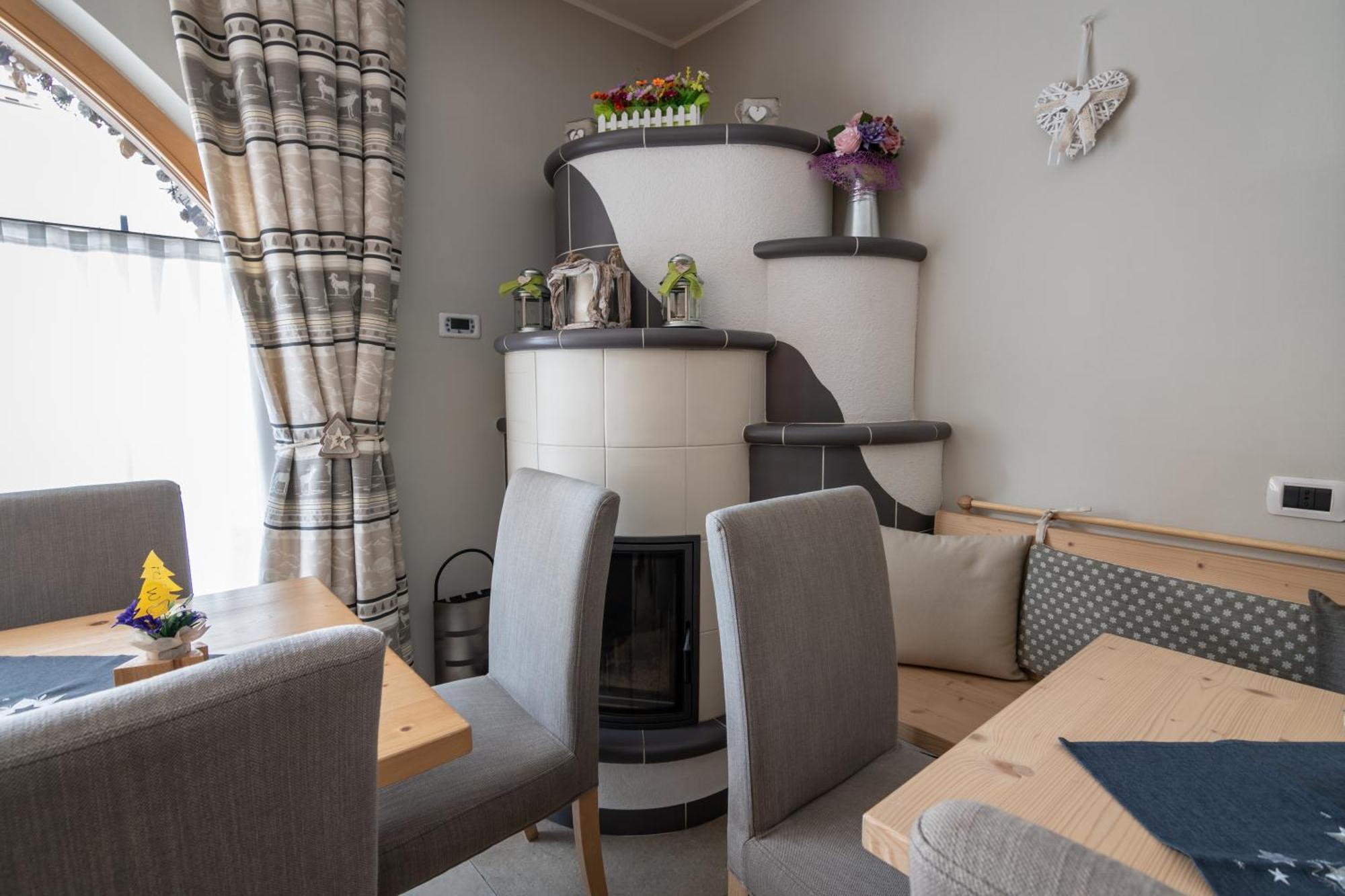 Aparthotel Dolomites Living&Relax Commezzadura Buitenkant foto
