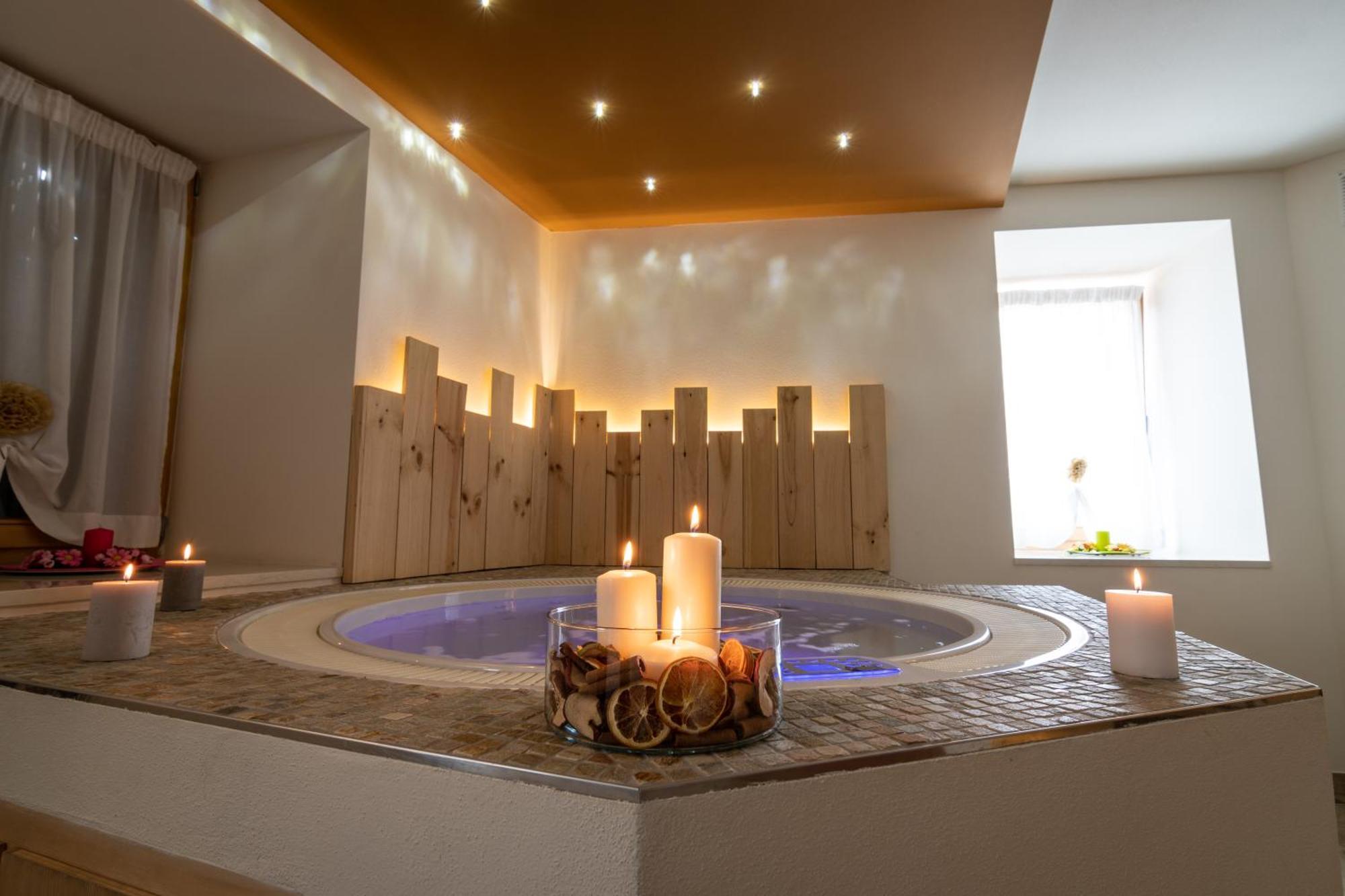 Aparthotel Dolomites Living&Relax Commezzadura Buitenkant foto