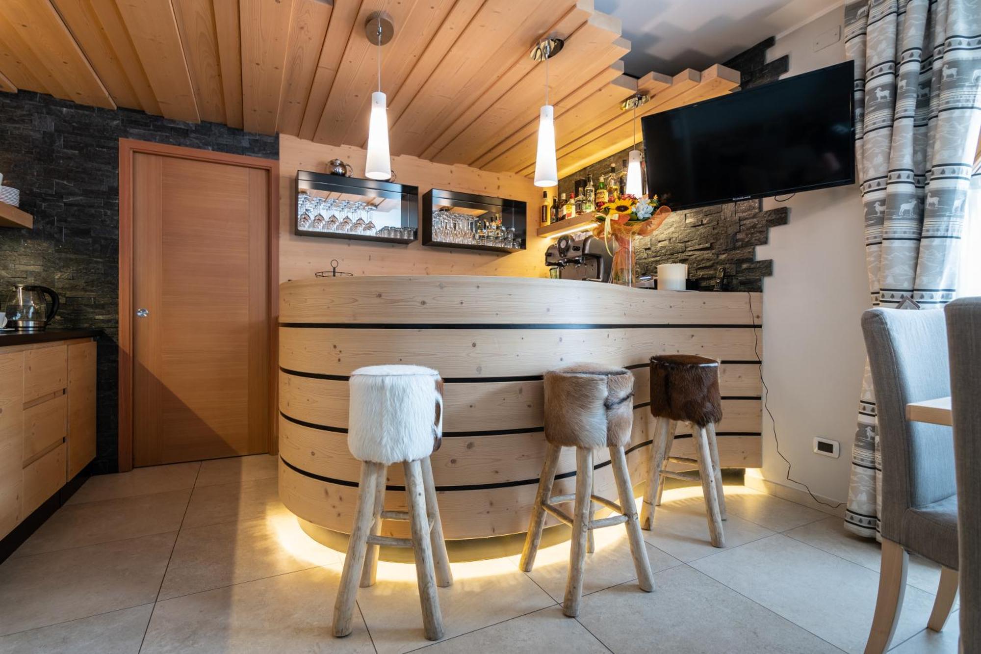 Aparthotel Dolomites Living&Relax Commezzadura Buitenkant foto