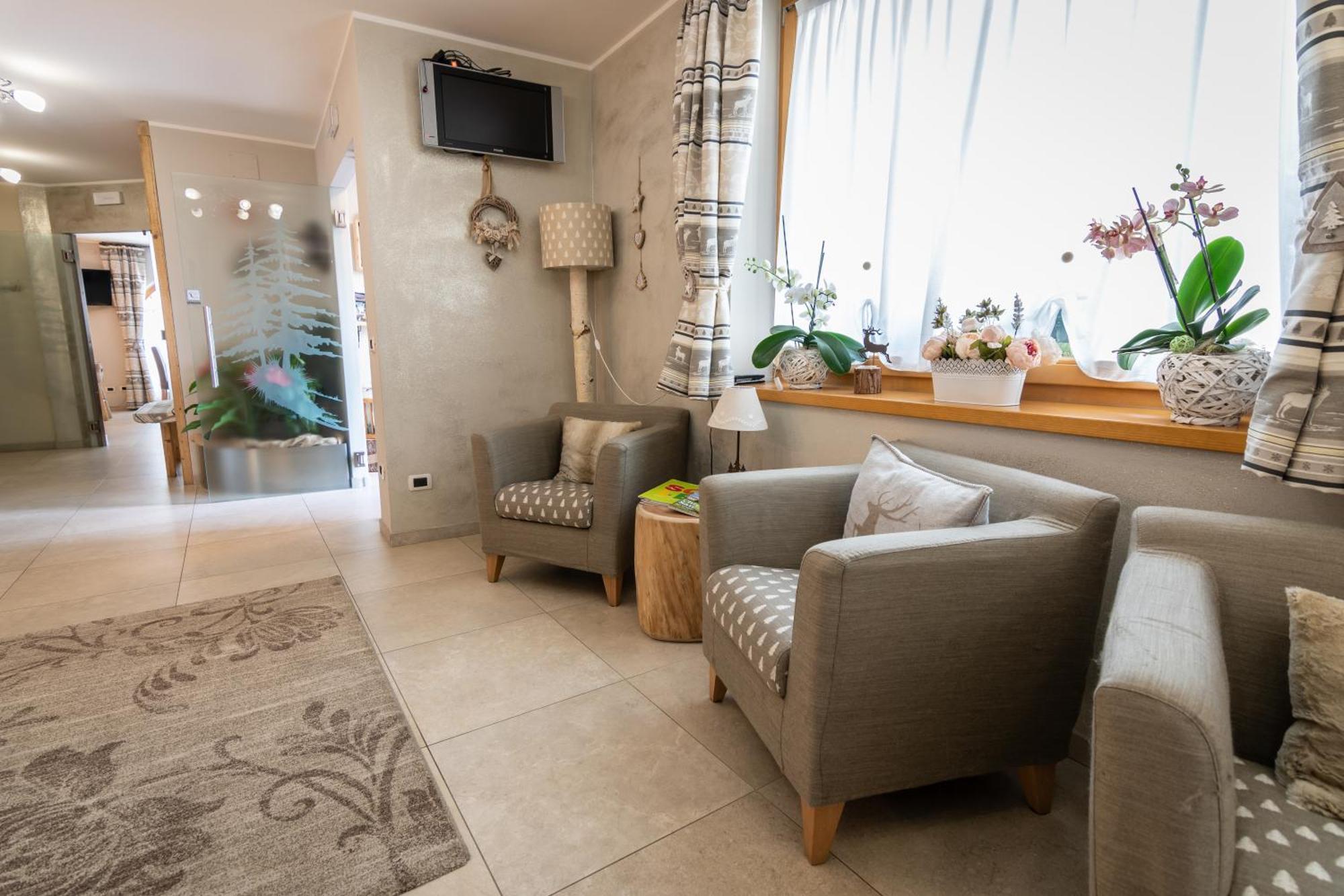 Aparthotel Dolomites Living&Relax Commezzadura Buitenkant foto
