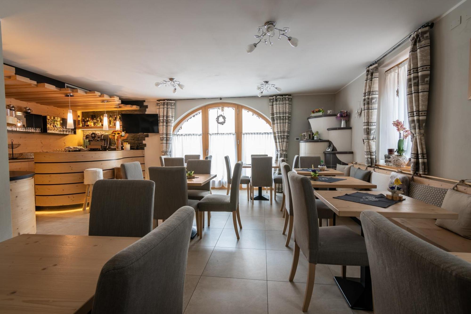 Aparthotel Dolomites Living&Relax Commezzadura Buitenkant foto