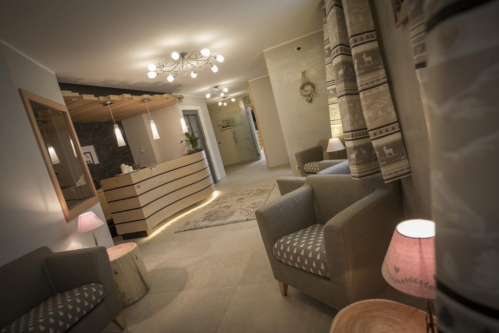 Aparthotel Dolomites Living&Relax Commezzadura Buitenkant foto