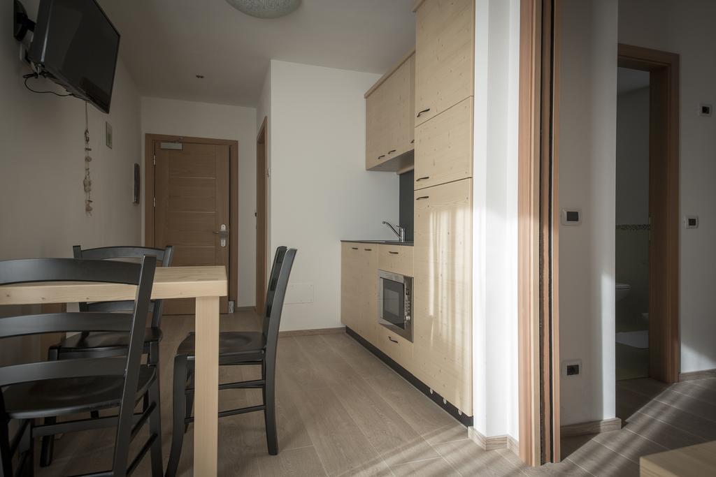 Aparthotel Dolomites Living&Relax Commezzadura Buitenkant foto