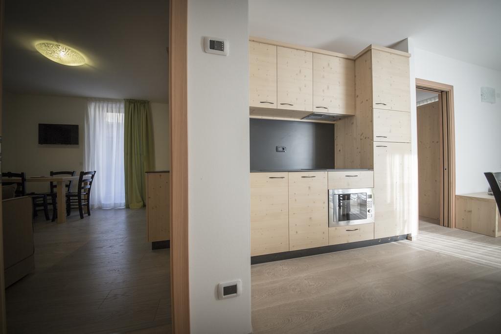 Aparthotel Dolomites Living&Relax Commezzadura Buitenkant foto