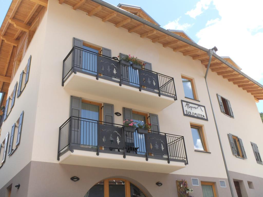 Aparthotel Dolomites Living&Relax Commezzadura Buitenkant foto