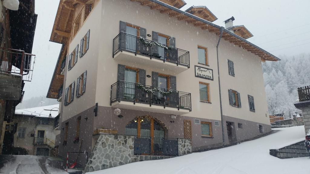 Aparthotel Dolomites Living&Relax Commezzadura Buitenkant foto