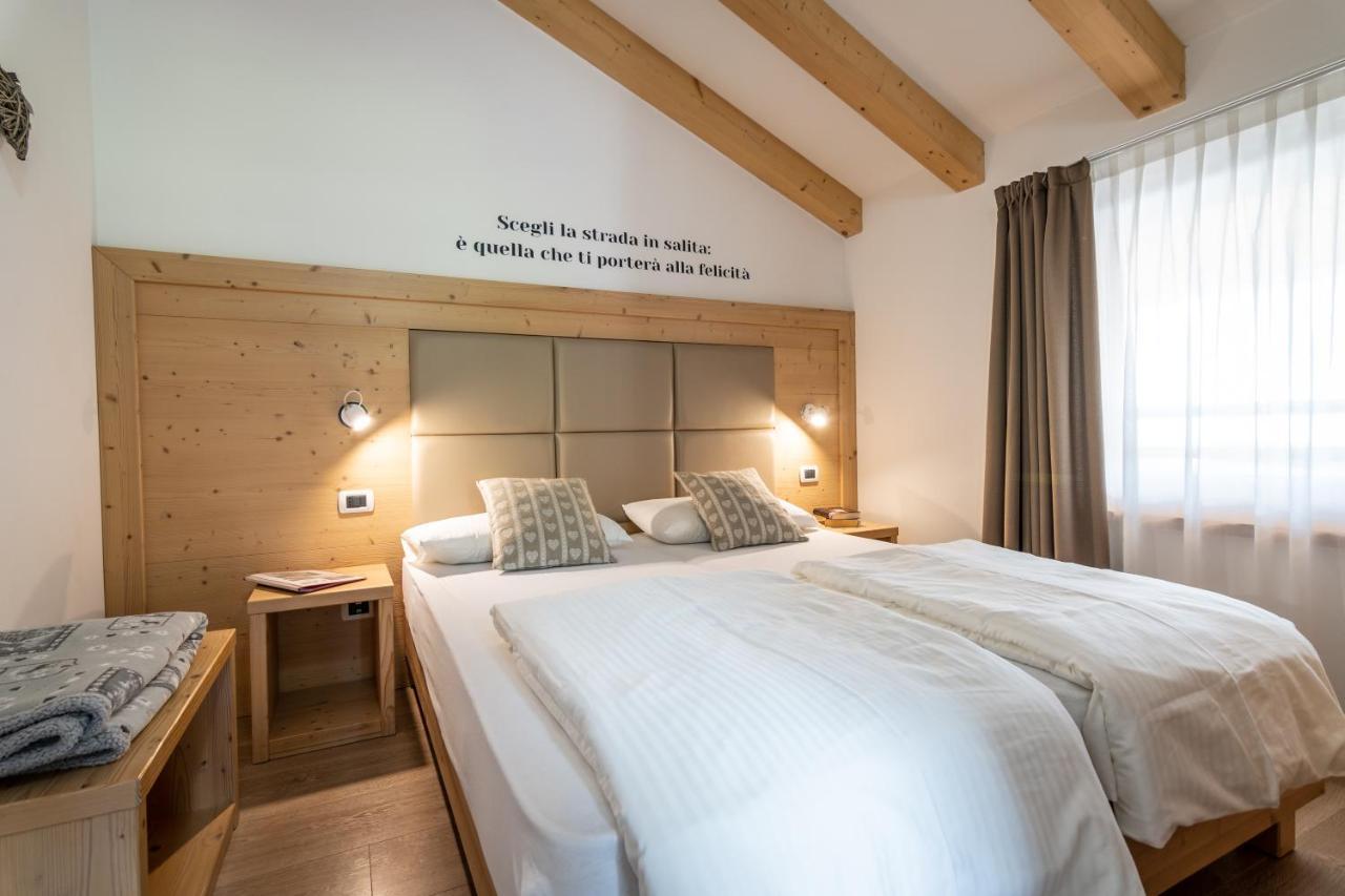 Aparthotel Dolomites Living&Relax Commezzadura Buitenkant foto