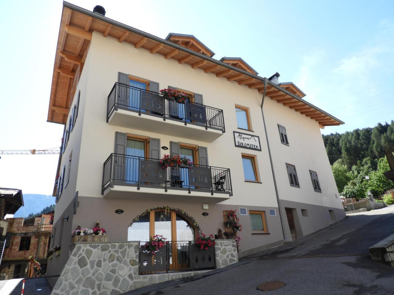 Aparthotel Dolomites Living&Relax Commezzadura Buitenkant foto