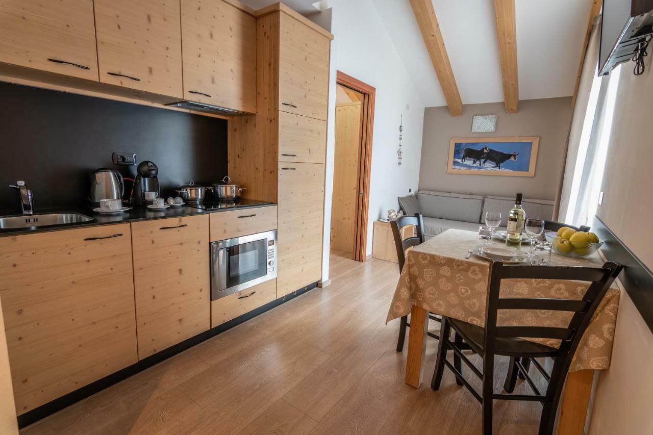 Aparthotel Dolomites Living&Relax Commezzadura Buitenkant foto